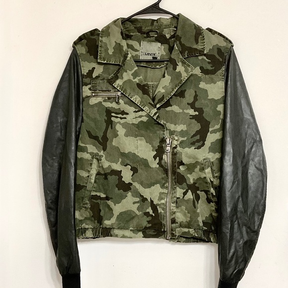 Levi's Women's Army Green Camouflage Jacket with Black Faux Leather Sleeves Sz M - Picture 1 of 11